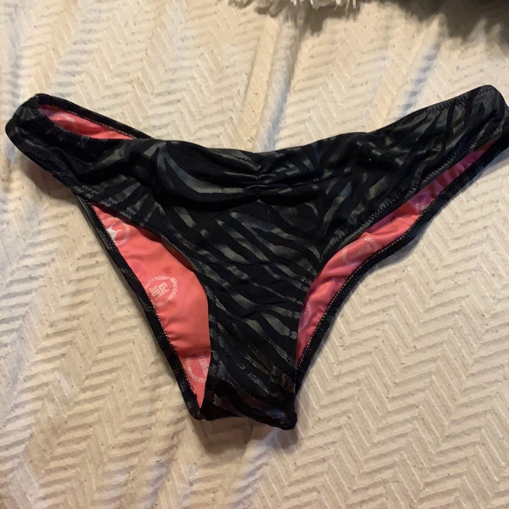 Black zebra detailed cheeky bottoms